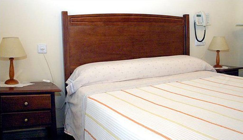 Hostal Delfina Madrid Szoba fotó