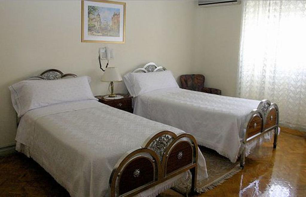 Hostal Delfina Madrid Szoba fotó