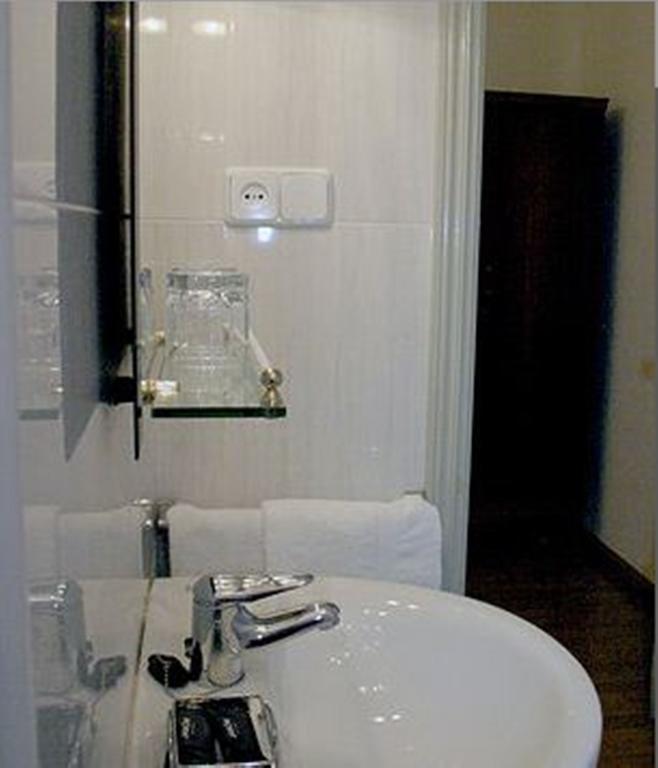 Hostal Delfina Madrid Szoba fotó
