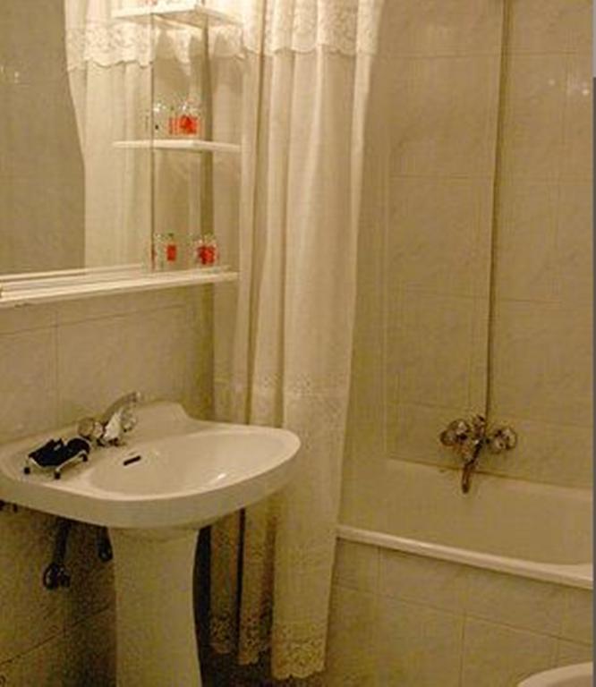 Hostal Delfina Madrid Szoba fotó
