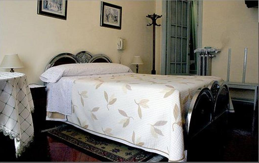 Hostal Delfina Madrid Kültér fotó
